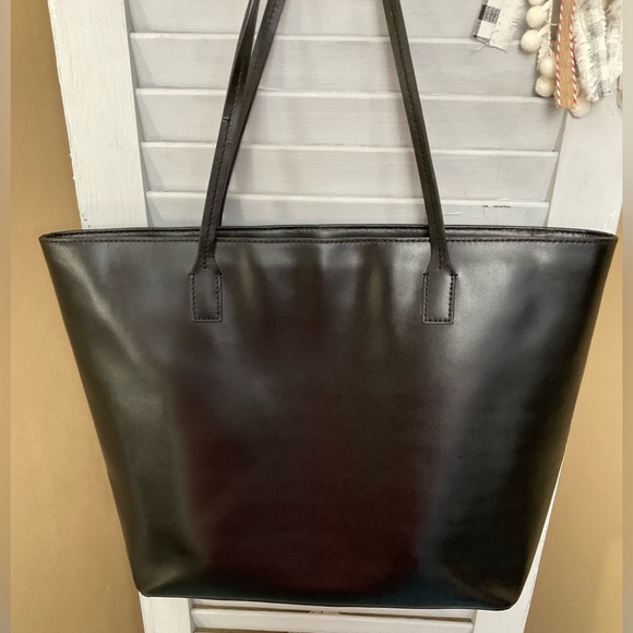 ♠️KATE SPADE Black Tote with Sleek Design & Bow Hang Charm - Picture 2 of 12